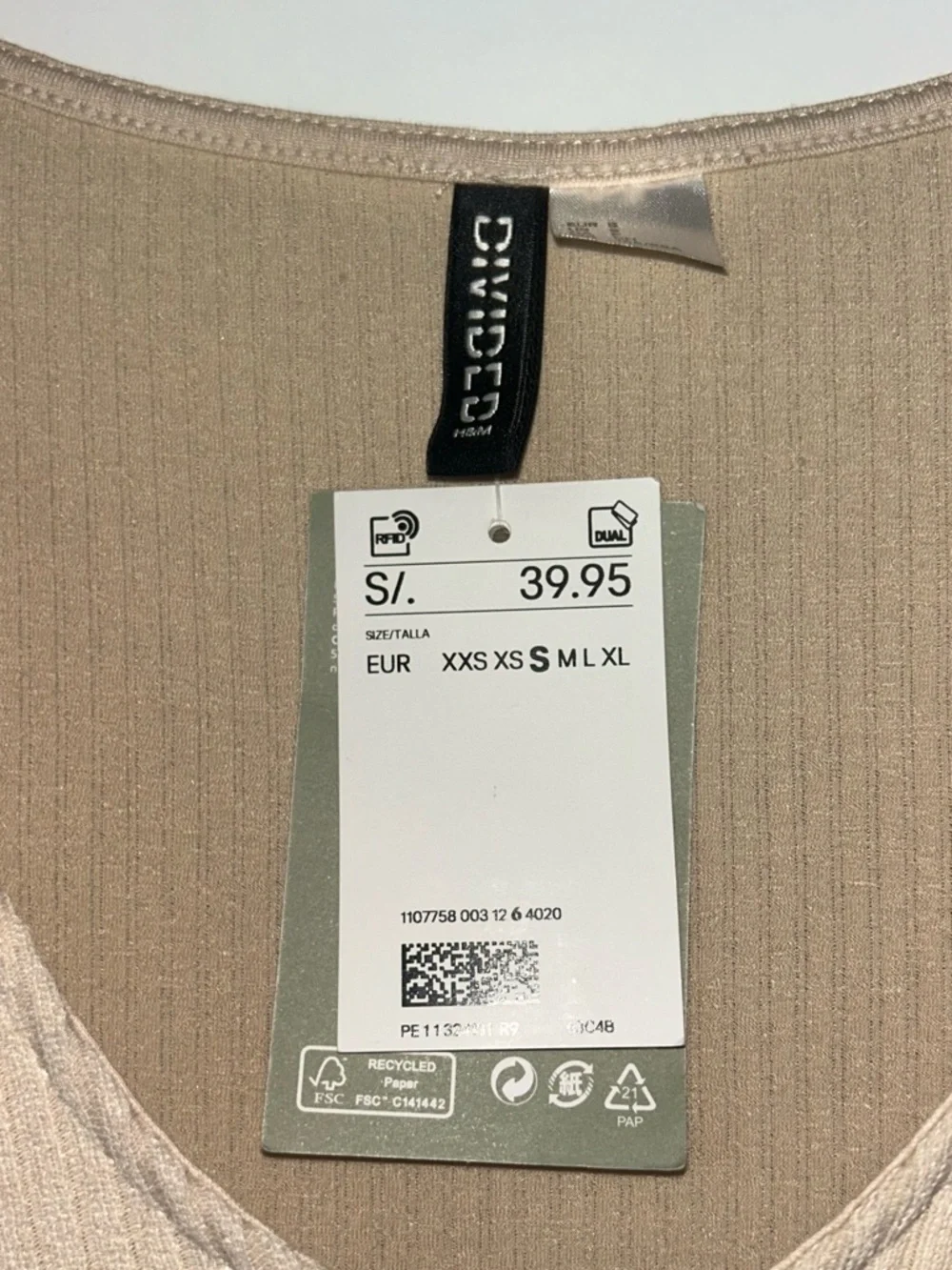 H&M Beige Ribbed V-Neck Short Sleeve Crop Top with Butterfly Clasp - Picture 4 of 4